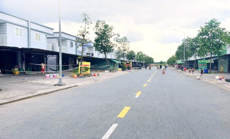 Bán nhà phố liền kề Bình Dương, diện tích sử dụng 300m², 2 ki ốt 8 phòng trọ lh 0932130363