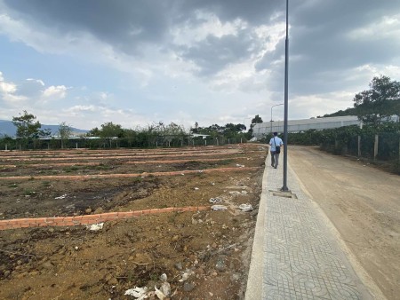 Bán đất nền ngay Nam Ban, xây dựng ngay. Diện tích 419m2, sổ đỏ riêng, 100m2 thổ cư, giá 1,9 tỷ