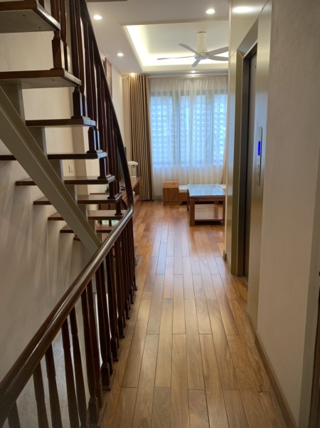 Siêu đẹp, thang máy, nội thất châu Âu, 5 tầng đúc, diện tích sử dụng 39m2, giá bán 7,1 tỷ