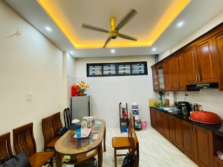 Siêu phẩm Nguyễn Ngọc Vũ, nhà đẹp Cầu Giấy ngõ thông thoáng, gần phố, giá nhỉnh 6 tỷ