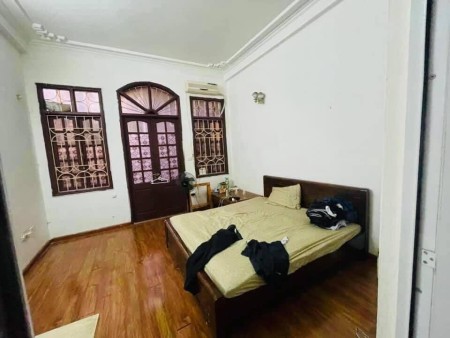 Hiếm bán Lạc Long Quân dtsd 40m2, 5 tầng gara ô tô mặt tiền khủng, giá bán chỉ 5,6 tỷ
