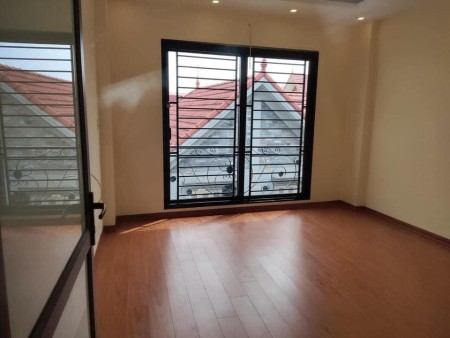 Bán nhà nguyên căn hàng hiếm Quận Thanh Xuân, bao đẹp, diện tích 50m2, gần phố lớn