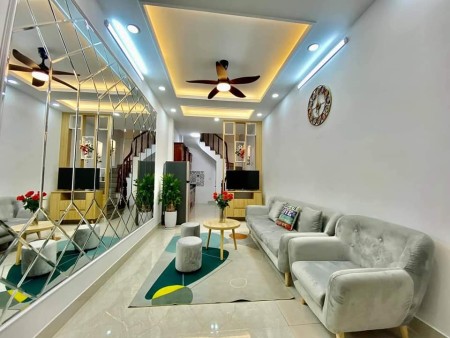 Bán nhà Nguyễn Chính dtsd 30m2, 5 tầng ngõ nông ô tô đổ cổng, full nội thất, sổ sẵn chính chủ