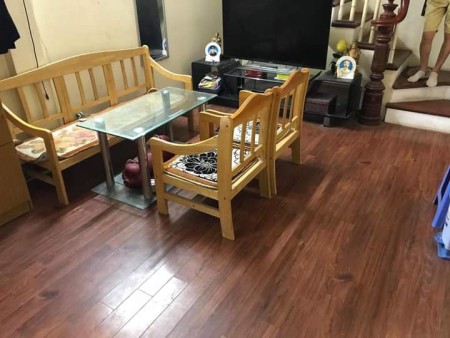 Trung tâm Quận Cầu Giấy diện tích 35m2, 5 tầng gần ô tô vuông vắn giá bán nhỉnh 3 tỷ
