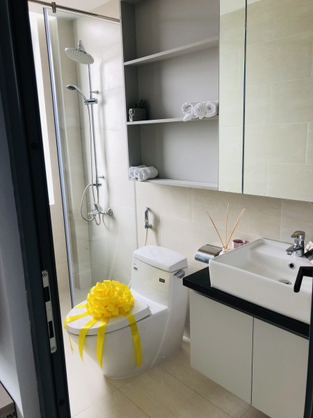 Bán nhà 1 trệt 1 lầu diện tích 80m2 sở hồng riêng, ngay chợ Hưng Long-Bình Chánh.