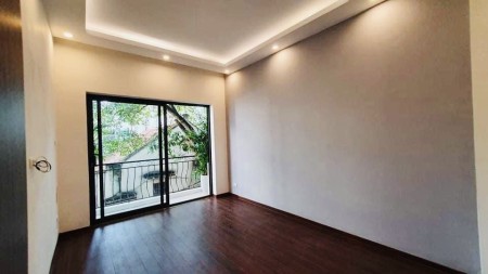 Bán nhà mới Quận Thanh Xuân, diện tích sử dụng 50m2, giá nhỉnh 4 tỷ, 2 mặt thoáng, ở ngay