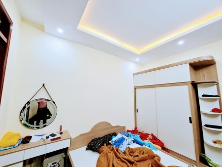 Bán nhà đẹp Ngõ Quỳnh Quận Hai Bá Trưng diện tích 30m2, đúc kiên cố 3,5 tầng giá 2,4 tỷ ( có TL)