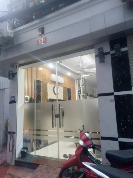 Nhà Phố Lĩnh Nam diện tích sử dụng 32m2, nhà 4 tầng, mặt tiền 4.2m, giá bán 2.7 tỷ