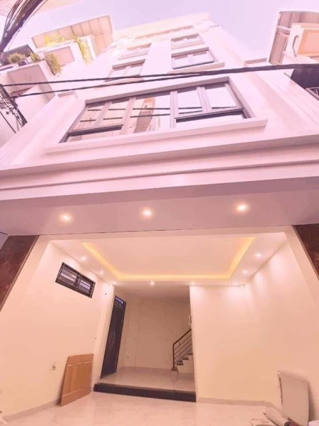 Bán nhà diện tích sử dụng 82m2, giá chỉ 5,7 tỷ đường Thái Thịnh, siêu đẹp khu dân trí cao