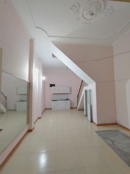 Chính chủ cho thuê nhà 3 tầng đẹp phố Khương Trung diện tích 33m2, đúc 3 tầng kiên cố
