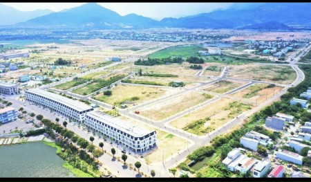Bán shophouse 4 tầng phong cách Châu Âu, đường 33m có thang máy đã có sổ hồng