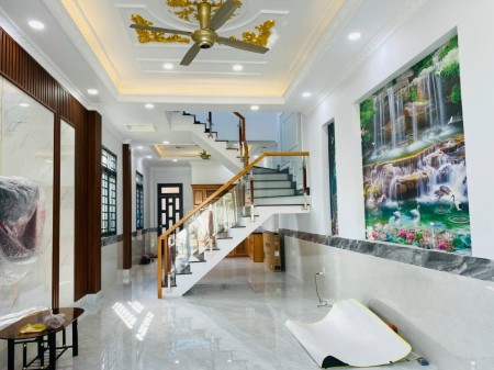 Cần bán căn nhà giá rẻ màu dịch tại Dĩ An Bình Dương nằm ngay vòng xoay, vị trí đắc địa