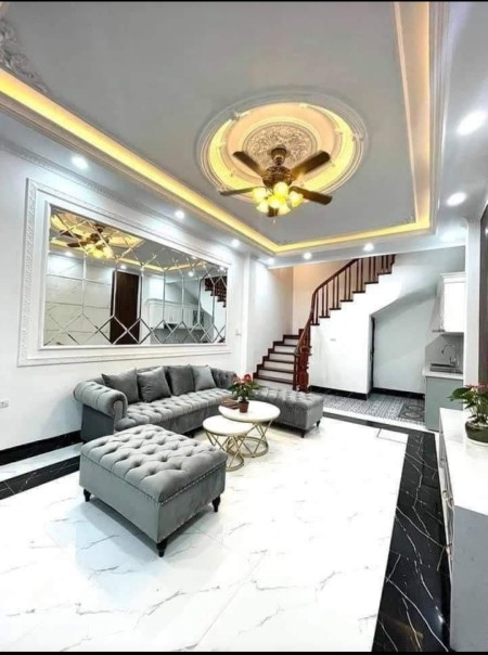Bán nhà phố Ngọc Lâm, để ở hoặc cho thuê 5 tầng mặt tiền 3.2m, diện tích 37m2, giá 3.8 tỷ