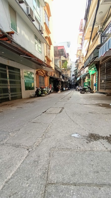 Nhà đẹp Bạch Mai không mua thì phí. Tổng 32m2 ngõ rộng ngay giữa chợ Rất hợp cho kinh doanh chào 6t