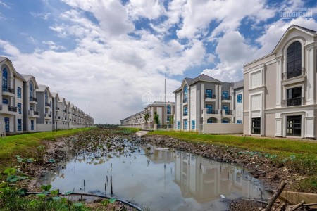 Chính chủ cần bán biệt thự view hồ sen cc Vinhomes Grand Park dtsd 2502m, ngay cạnh bến du thuyền