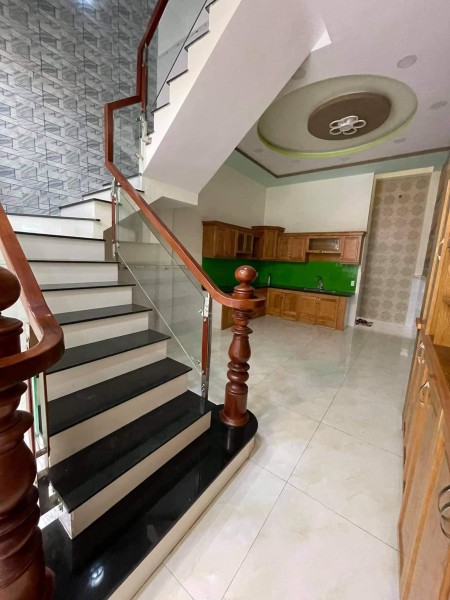 Bán nhà HXT Nguyễn Xuân Khoát Tân Phú 61m2, 3 tầng Kinh doanh sầm uất chỉ 8.2 tỷ lh 0896721788
