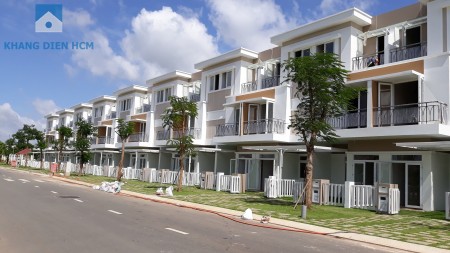 Chính chủ cần bán nhà phố có sân vườn dtsd 5x22m Verosa Park đường T, giá tốt đầu tư