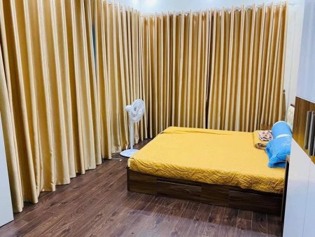 Diện tích 47m2 4 tầng, giá chỉ 4 tỷ nhà đẹp ở ngay lõi Đống Đa liên hệ 0989946548