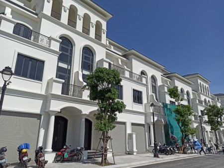 Chính chủ cần bán căn liền kề 90m2 Khu đô thị Vinhomes Marina. Giá chỉ 8,3 tỷ. Liên hệ 0793330111