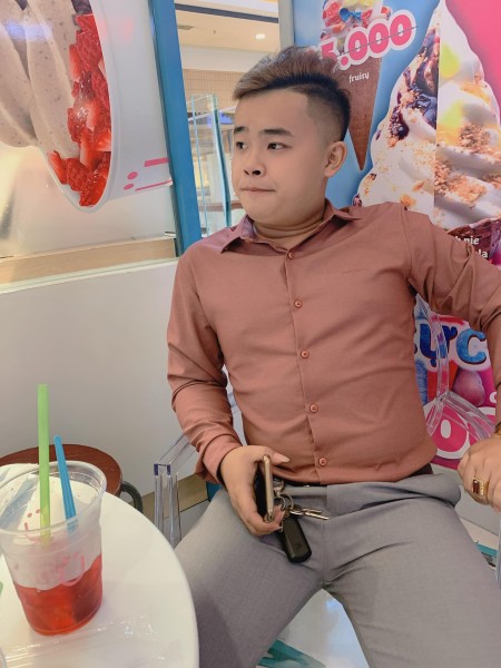 Hoàng Khanh