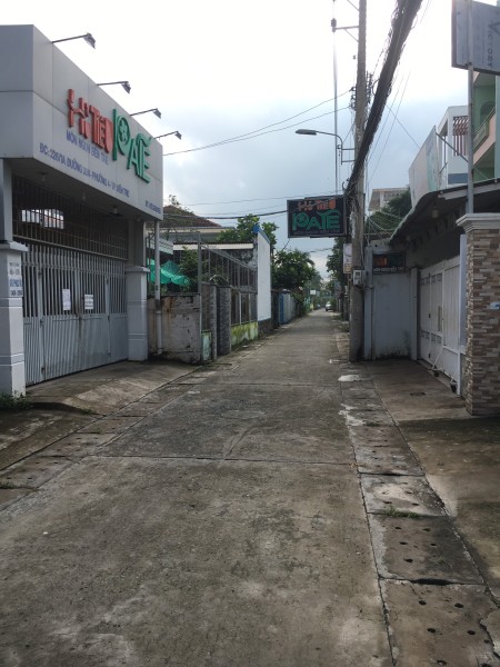 Cho thuê nhà nguyên căn giá rẻ gần Đại lộ Đồng Khởi, 8tr/tháng (có hình).