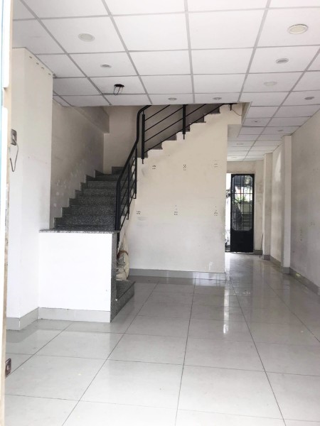 Nhà cho thuê Phạm Văn Đồng 20 triệu/tháng, đúc kiên cố 4 tầng tiện ích đầy đủ, giá tốt