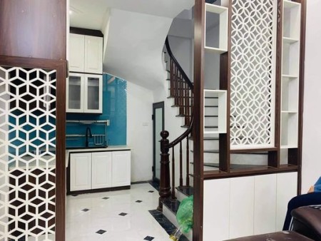 Giảng viên Đại học Kinh Công bán nhà, cách trường 3p; Giá hiếm 3.65 tỷ, 5 tầng đẹp lung linh