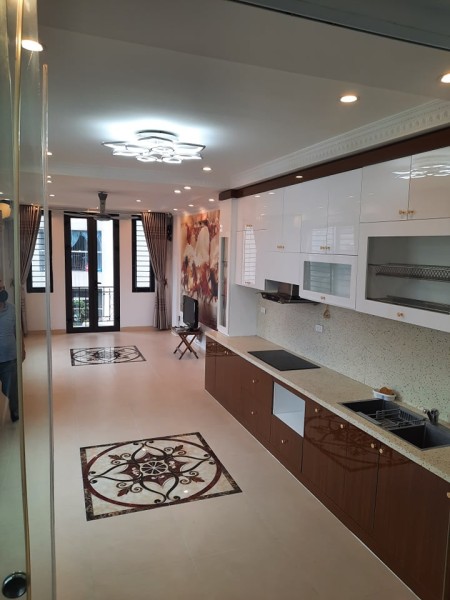 Bán nhà Trường Chinh, Đống Đa diện tìchs 46m2, 8 tầng đúc, mặt tiền 4m, ô tô vào nhà, thang máy