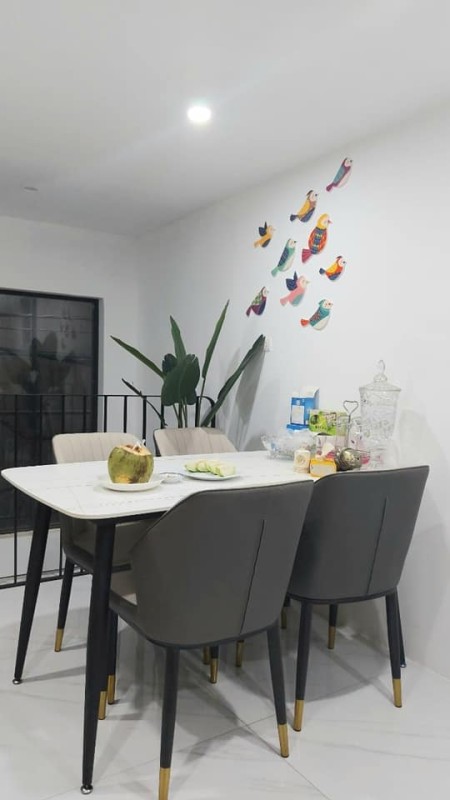 Bán nhà nguyên căn 3 mặt thoáng, sổ vuông đẹp, sát ngã tư Sở, đúc kiên cố 4 tầng, thoáng