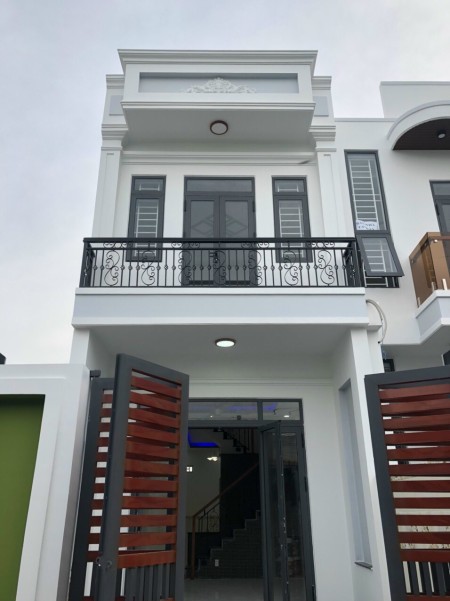 Chính chủ bán nhà 1 trệt 1 lầu mới xây 550tr.Sổ đỏ,công chứng ngay 0931.601.365