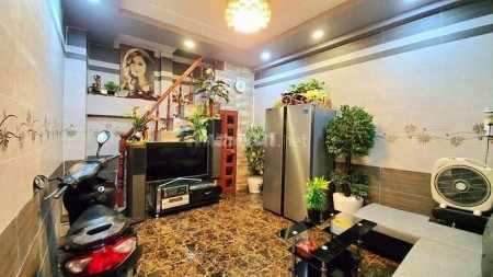 Nhà đẹp giá rẻ Quận Tân Bình giá bán 3ty45 bàn giao bao sang tên công chứng, hẻm lớn