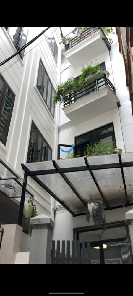 Nhà mới tinh vị trí đẹp giá rẻ bất ngờ Lạc Long Quân, Quận Tây Hồ, bàn giao đồ cơ bản