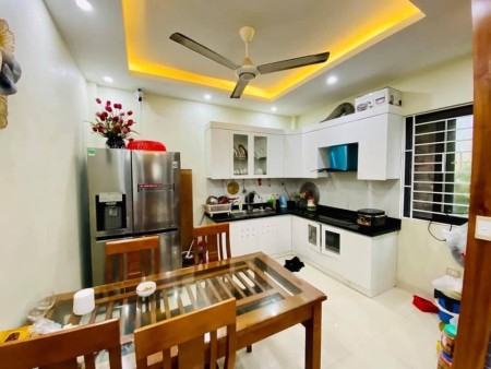 Hiếm bán Nguyễn Ngọc Vũ diện tích sử dụng 40m2 4 tầng, ô tô gần phố, giá nhỉnh 3 tỷ