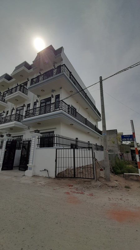 Bán nhà nguyên căn chính chủ, pháp lý rõ ràng hướng tốt, phong thuỷ tốt, góc 2 mặt tiền