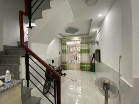 Gấp! Bán nhà Lê Đức Thọ, 27m2 (3.2m x 8m), chỉ 2.8 tỷ