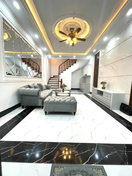Bán nhà Cầu Giấy dtsd 37m2 mặt tiền 4m2 vị trí gần trung tâm gần công viên khu mua sắm