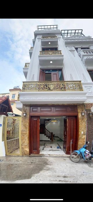 Bán gấp, bán nhanh nhà Tân Mai Quận Hoàng Mai dtsd 70m2 đúc 5 tầng giá 7,6 ỷ (Ao Sào)