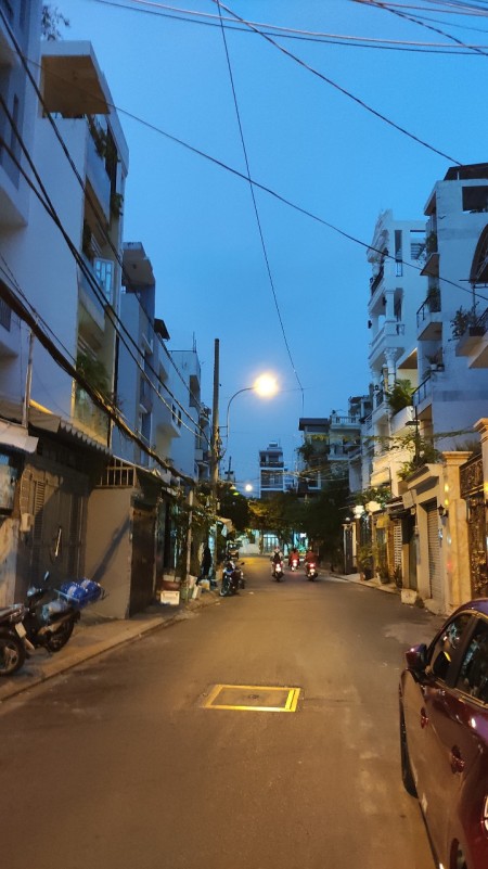 Nhà rộng 6x25m Nguyễn Sỹ Sách, sẵn 9 phòng trọ. Đường xe hơi tránh. 9,6 tỷ