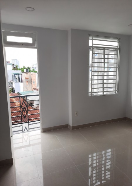Nhà nguyên căn Âu Cơ, diện tích 22m2, nở hậu, 3 tầng, 2 lan can, hẻm đẹp, T Bình chỉ 2 tỷ 7