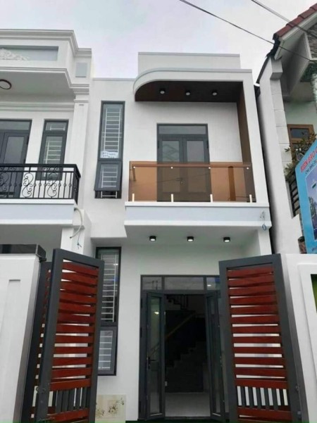 Nhà ở giá rẻ ngay mặt tiền QL1A, gần bệnh viện, trường đại học, khu công nghiệp và bến xe