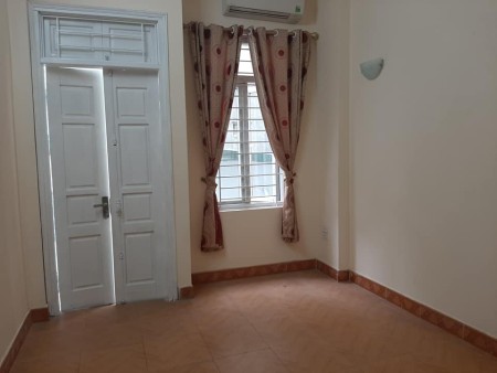 Bán nhà Tương Mai, Quận Hai Bà Trưng, diện tích sử dụng 32m2, giá bán nhỉnh 2 tỷ