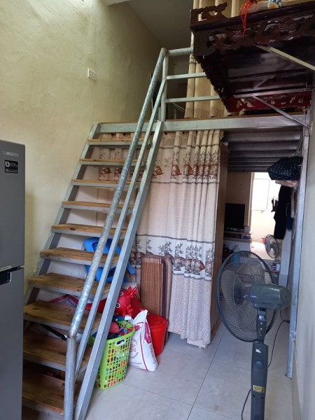 Bán nhà tập thể Viện vệ sinh dịch tễ tiện ích xung quanh đỉnh, khu dân cư đông, giá tốt