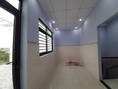 Bán nhà đường Đinh Đức Thiện sổ hồng riêng bên hông chợ Bình Chánh lh 0818434433
