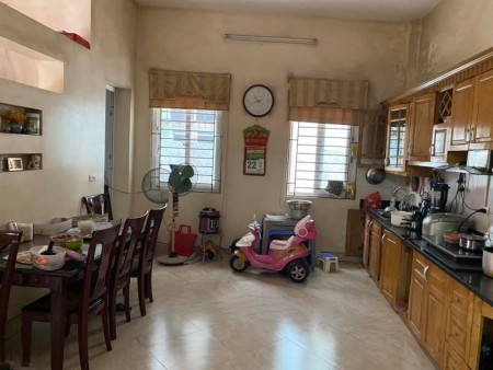 Cần tiền bán rẻ nhà Bồ Đề ngõ thông, giá bán nhỉnh 4 tỷ, sổ chính chủ, khu dân cư sầm uất