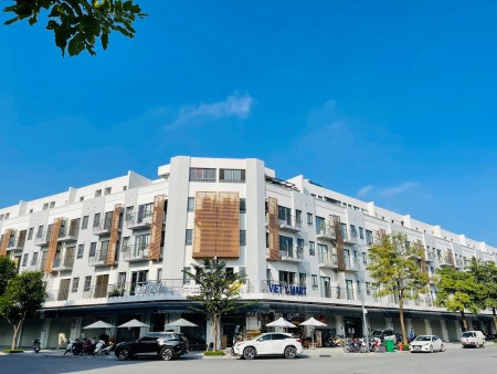Bán căn Shophouse ngay mặt đường phố đi bộ, 2 mặt tiền, vị trí cực đẹp, phù hợp để ở hoặc kinh doanh