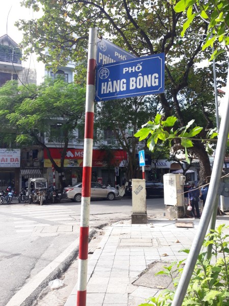 Cần bán gấp nhà mặt phố Hàng Bông, kinh doanh siêu đỉnh, khu dân cư đông đúc, sổ sẵn