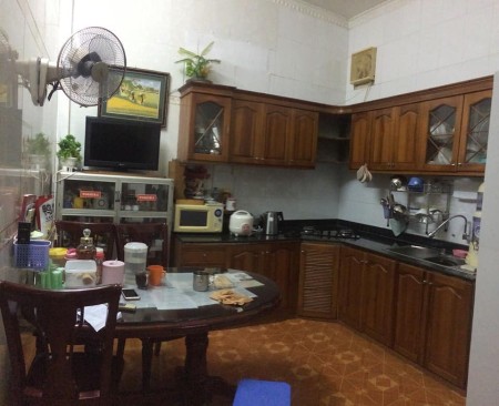 Cần bán nhà ở Đống Đa, cạnh hồ Đắc Di diện tích sử 35m2, 4 tầng, giá bán 5.5 tỷ, sổ sẵn