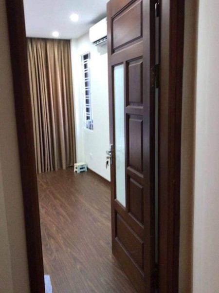 Bán gấp nhà Bồ Đề 31m2, xây 5 tầng mặt tiền rộng 5m50 Giá có 2 tỷ 8