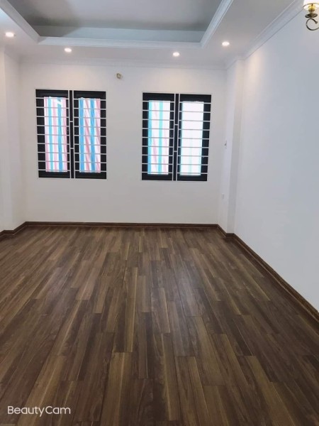 Nhỉnh 2 tỷ sở hữu ngay nhà đẹp phố Giảng Võ, 5 tầng đúc bê tông kiên cố, sổ đẹp vuông vắn
