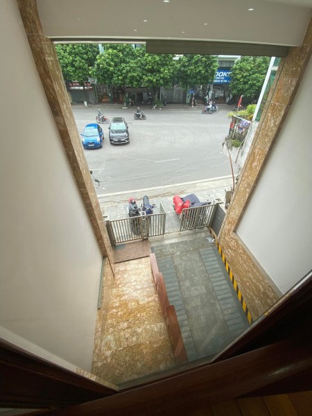 Cho thuê nhà mặt phố 100m2 x 6tầng, có thang máy, vị trí trung tâm, sầm uất. Liên Hệ: 0868.938.911